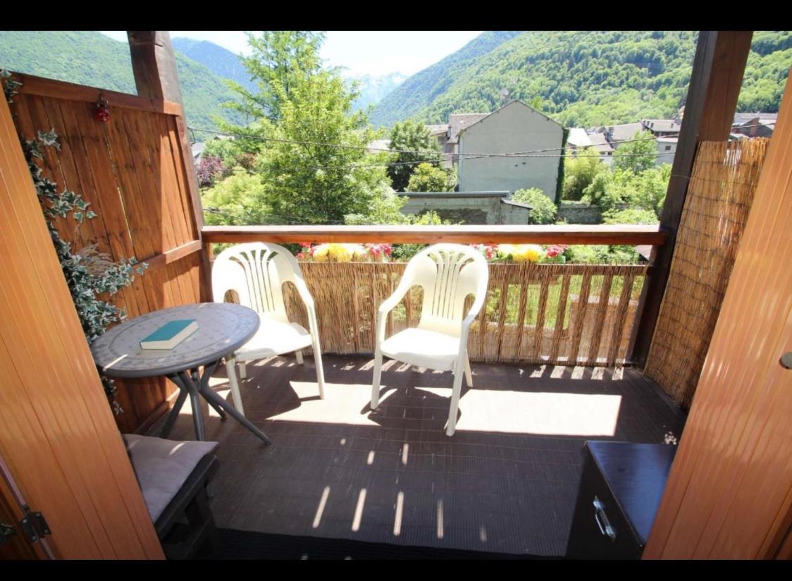 Beau T3 place parking, vue dégagée proche centre Bagnères-de-Luchon Extérieur photo